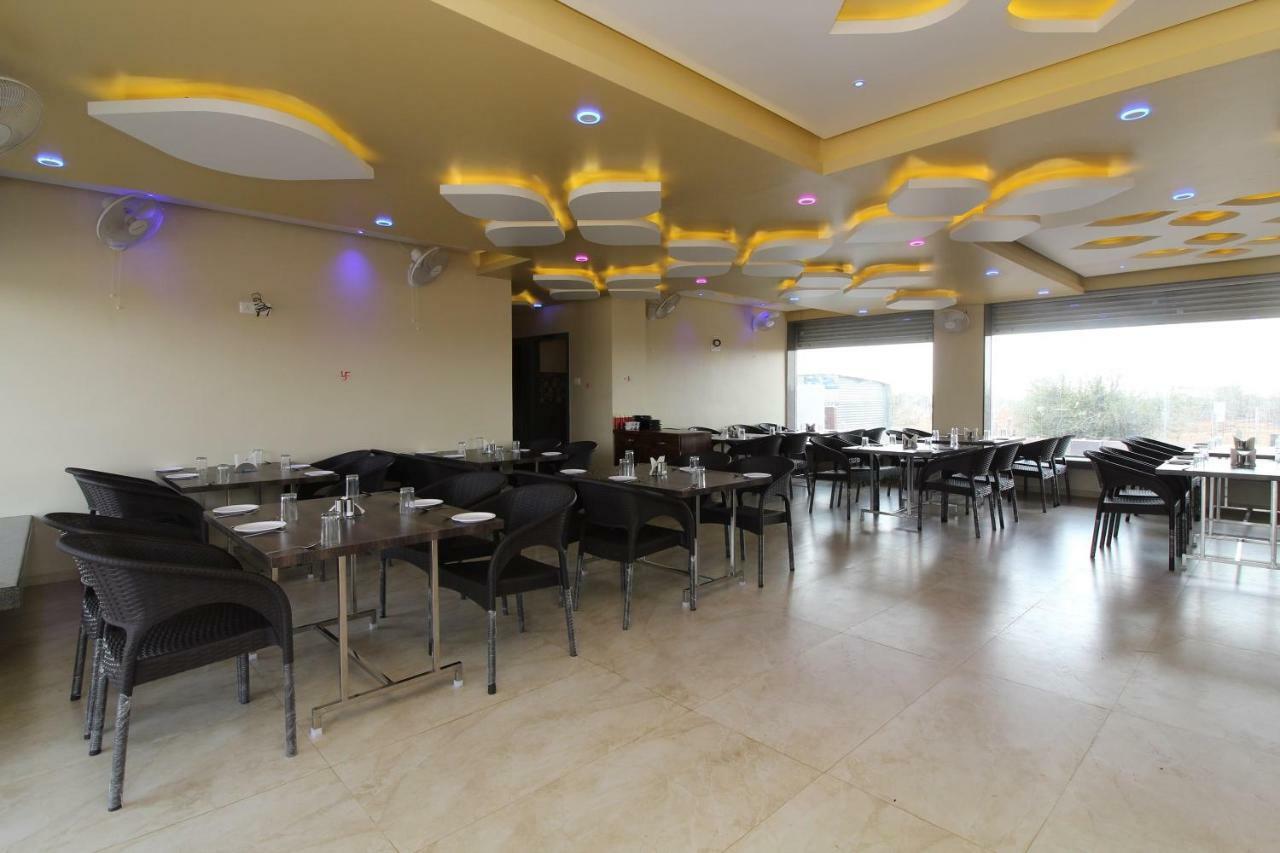 索拉普 Oyo 37468 Nisha Lodging酒店 外观 照片