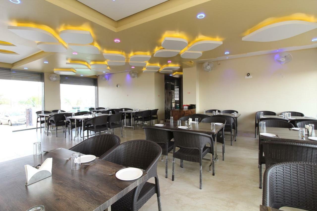 索拉普 Oyo 37468 Nisha Lodging酒店 外观 照片